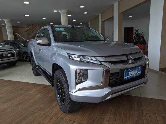 MITSUBISHI L200 TRITON 2.4 16V TURBO DIESEL SPORT HPE CD 4P 4X4 AUTOMÁTICO